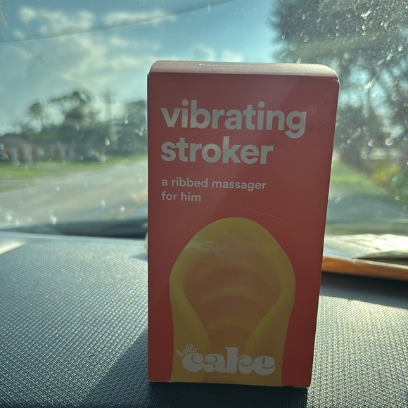 Hello Cake Vibrating Toy - Picture 1 of 3